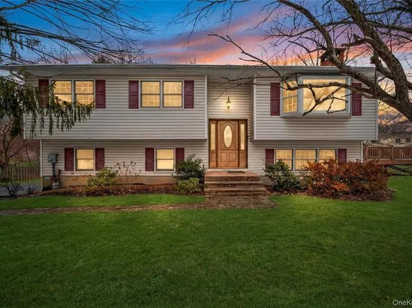 12 Spruce Court, Nanuet, NY 10954