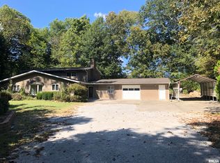 813 W Lake Rd, Carbondale, IL 62901