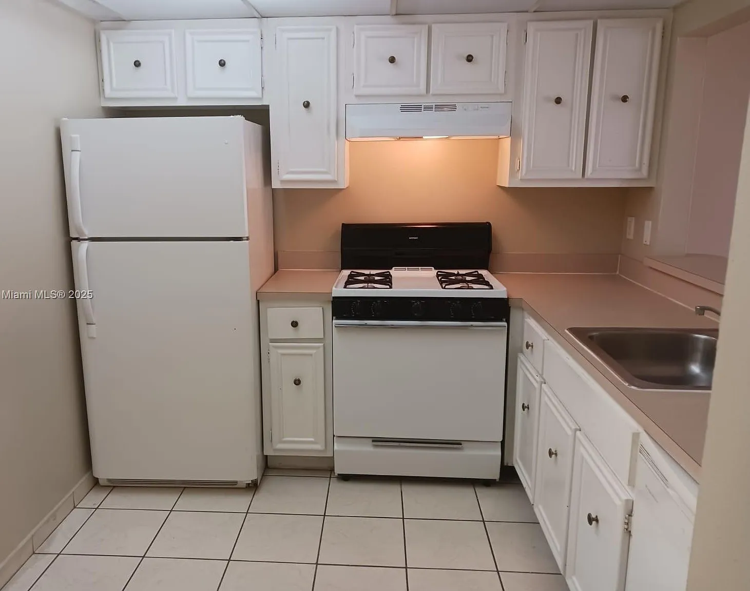 1 bed, 1.5 bath, 982 sqft, $1,800 — Photo 2