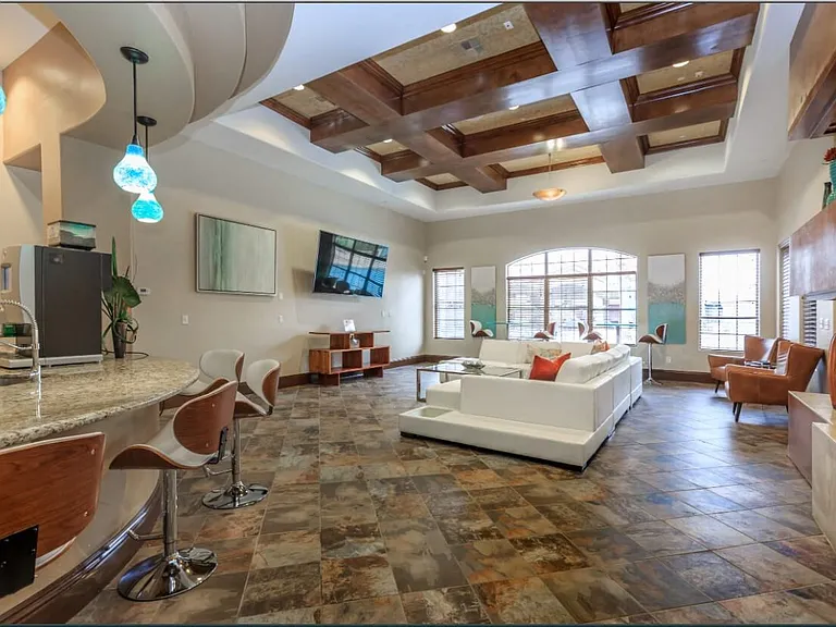 Montecito Pointe Apartments — Photo 12
