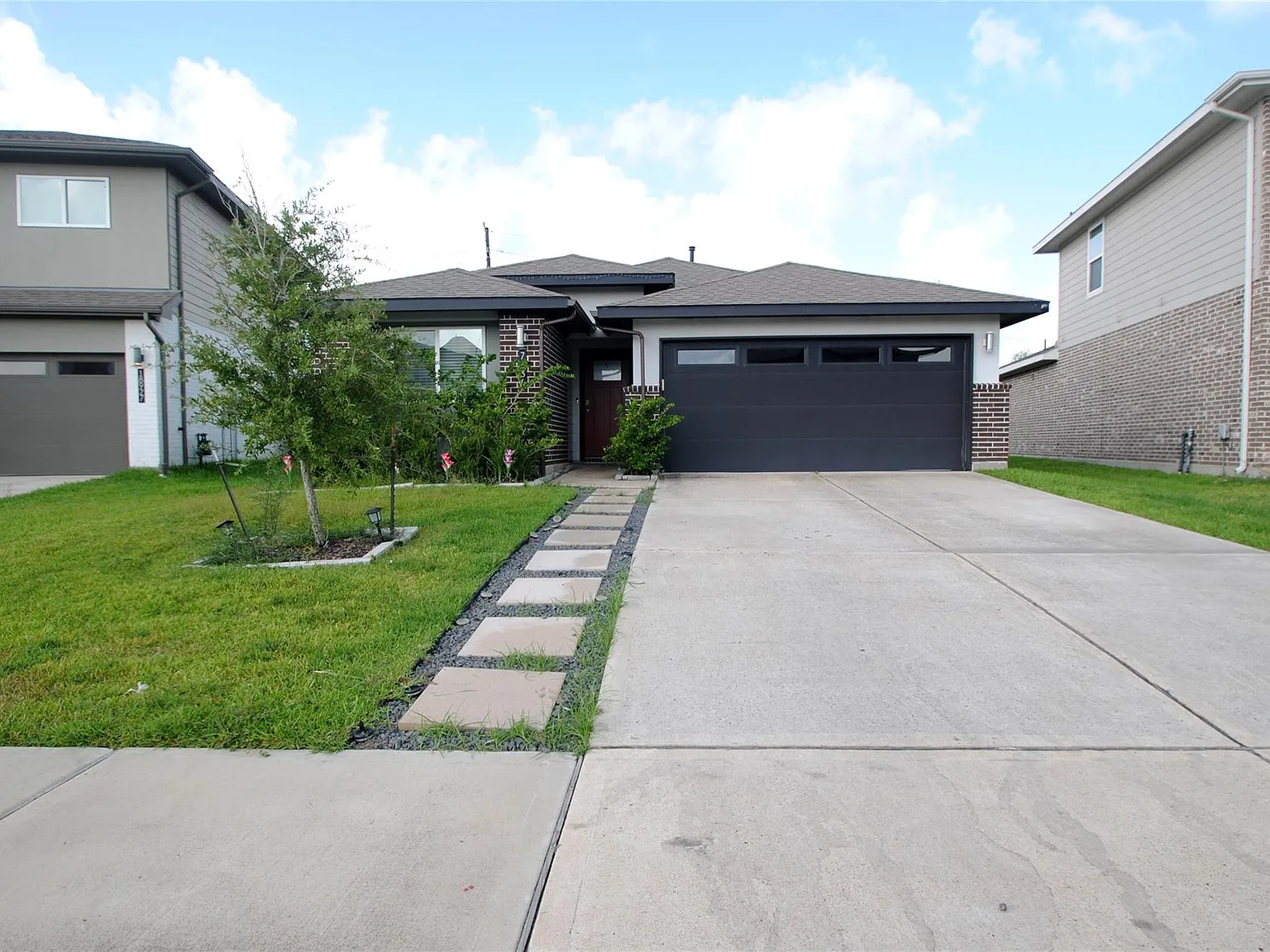 4 bed, 2.0 bath, 1792 sqft, $2,300 — Photo 1