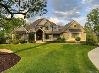 208 Mystic Meadows Ct, Howell, MI 48843