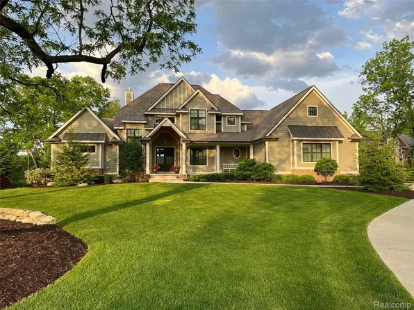 208 Mystic Meadows Ct, Howell, MI 48843