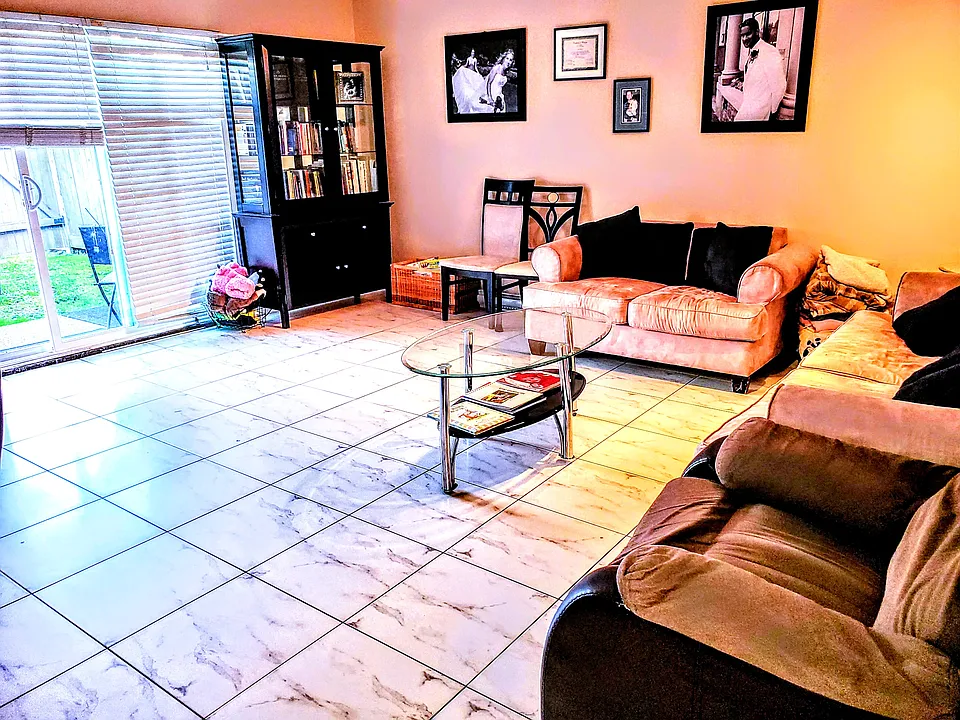 Living / Entertainment Room