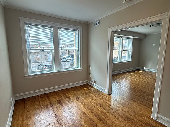 5th image of 4419 N Whipple St APT 2