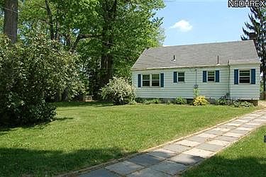4th image of 211 Forest St