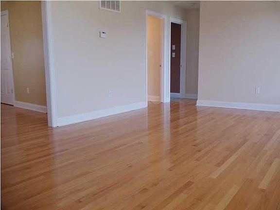 5th image of 556 Deer Park Way