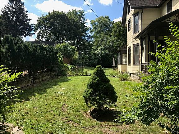 4th image of 504 Clinton St