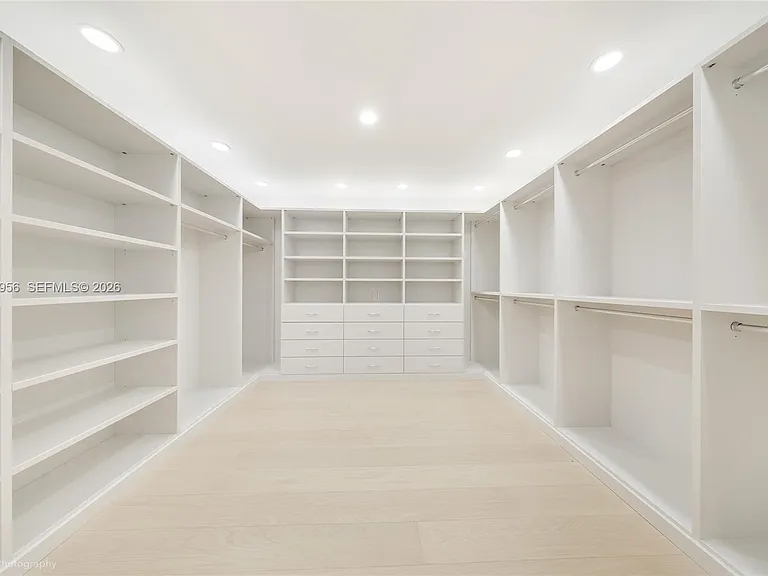 55 La Gorce Cir — Photo 32