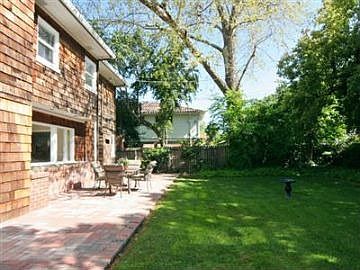 3rd image of 3163 Land Park Dr