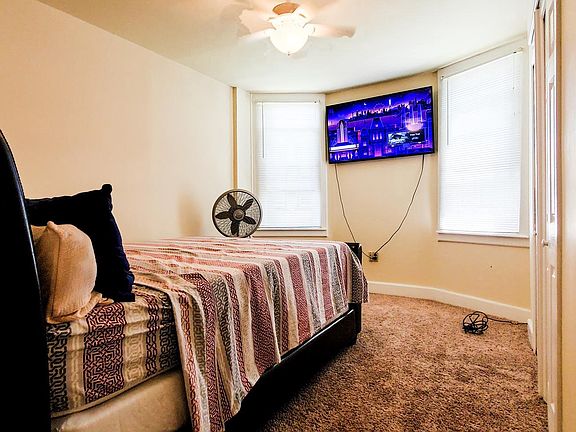 3rd image of 6148 W Columbia Ave APT 1