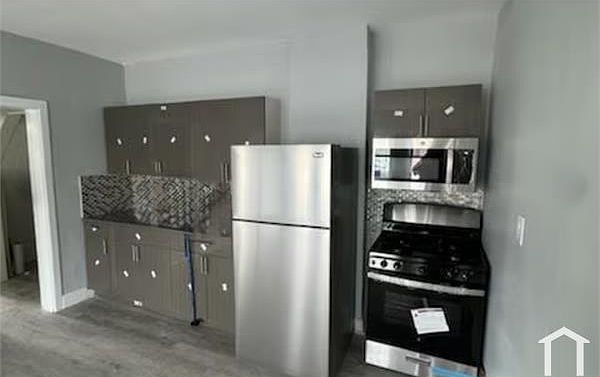 1st image of 657 Maple St APT 3