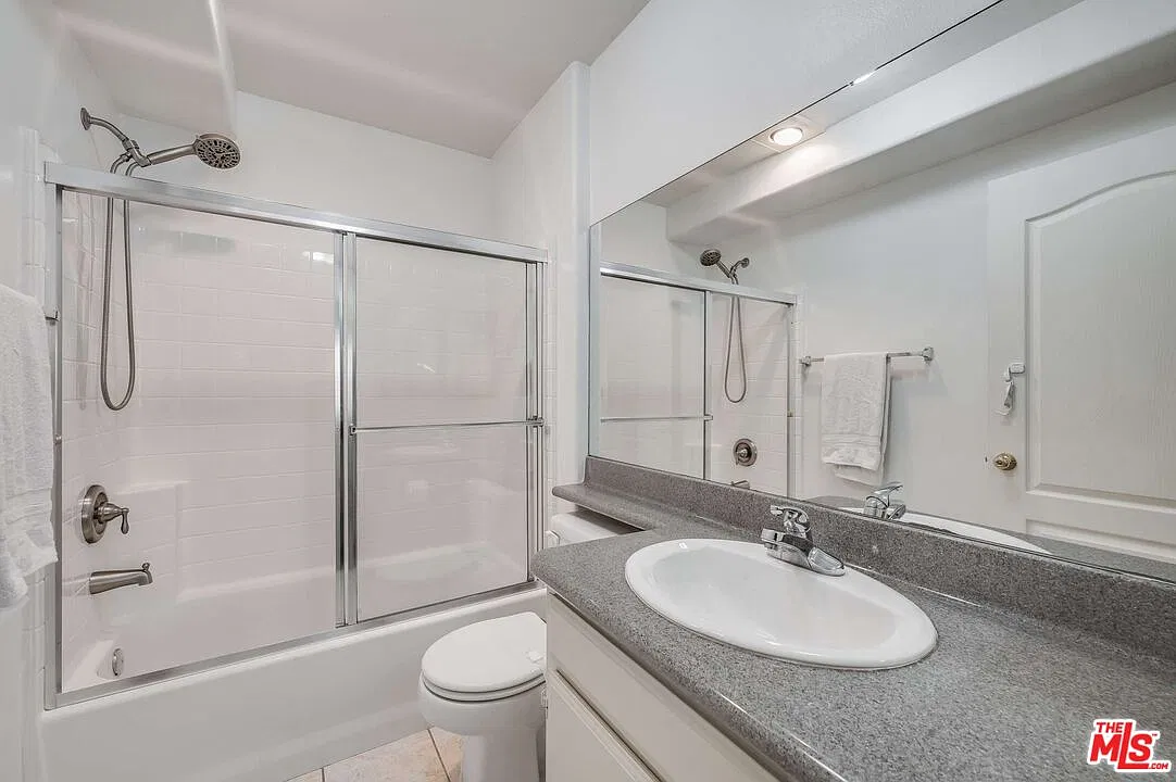 2 bed, 3.0 bath, 1748 sqft, $3,700 — Photo 3