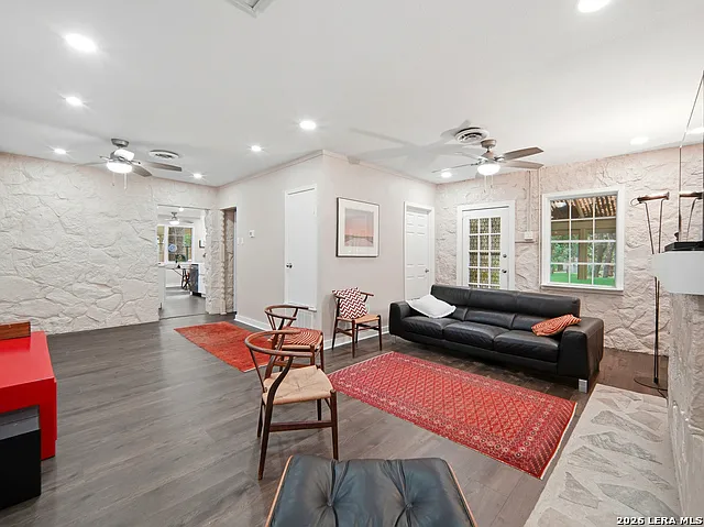 19214 Grey Forest Dr — Photo 6