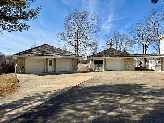 5th image of 802 E Concord Dr