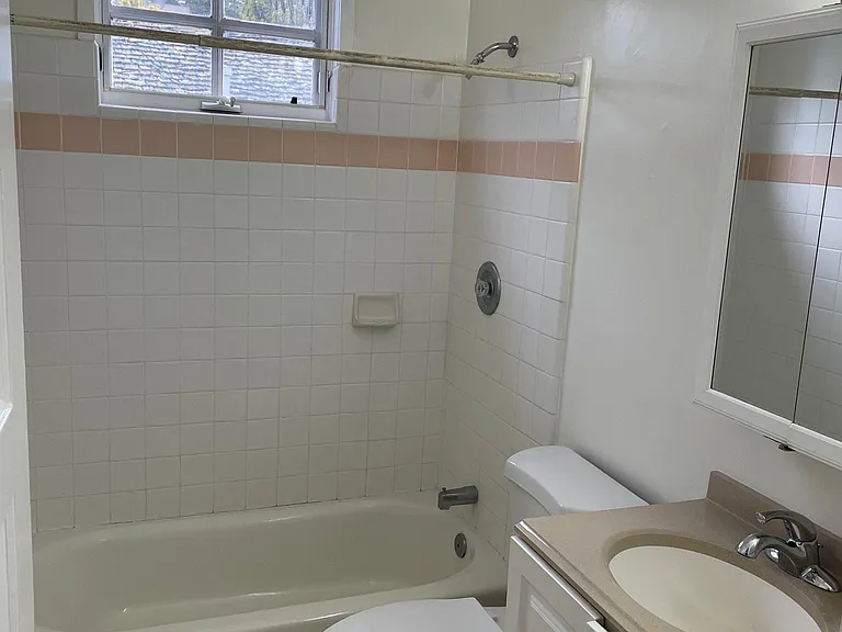 625 Hawthorne St — Photo 10