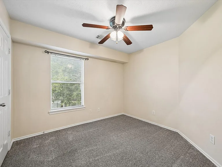 341 Capella Oaks Ln — Photo 10