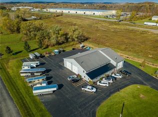 1100 Hook Rd, Farmington, NY 14425