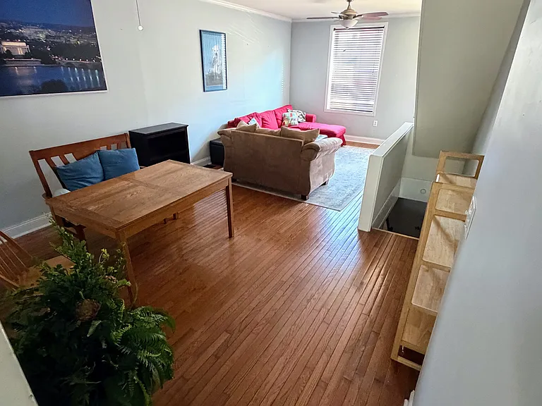 137 Moore St — Photo 2
