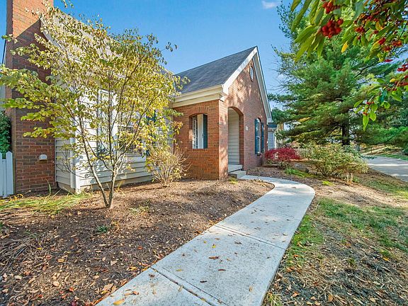 2nd image of 3678 Lakestone Cir