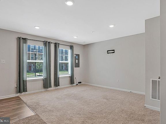 5th image of 9608 Fagan Dr