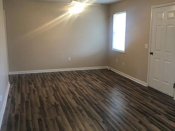 3rd image of 383 Meadowood Dr