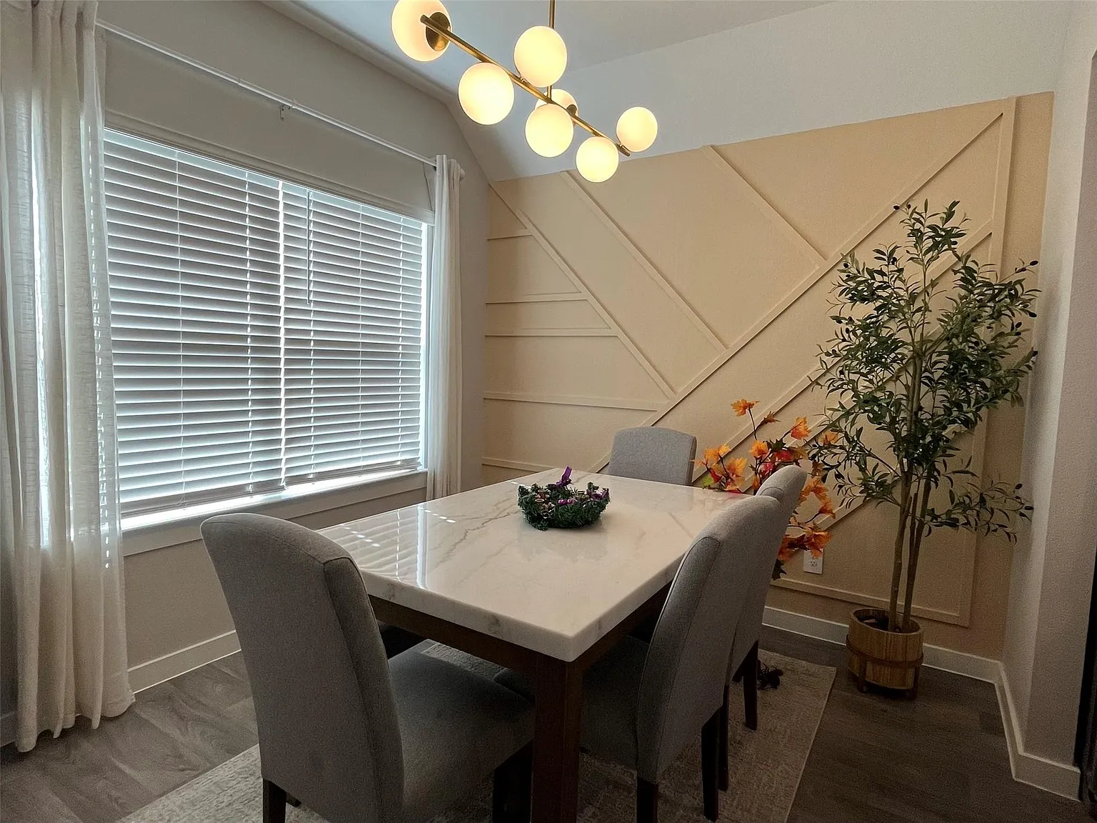 3 bed, 2.0 bath, 1316 sqft, $2,100 — Photo 4
