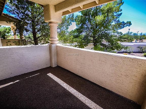 4th image of 901 Rockview Dr Unit 202