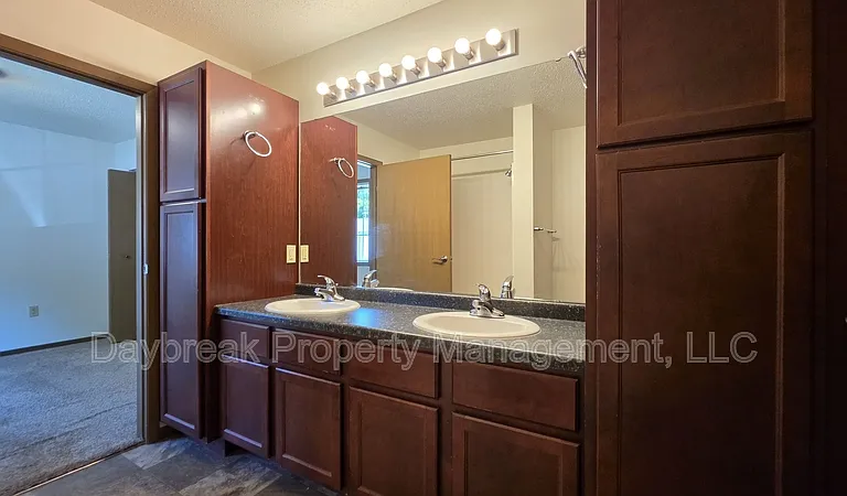 317 16th St S #4 — Photo 17