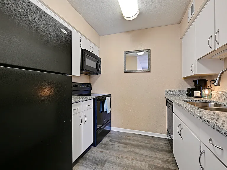 6228 Robinson St #4R — Photo 7