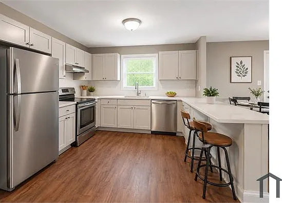 3 bed, 972 sqft, $1,749 — Photo 3