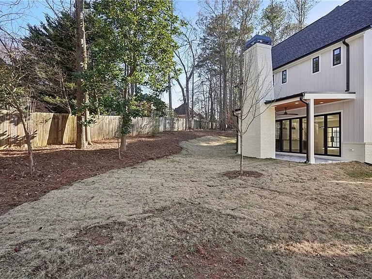 120 Thome Dr — Photo 74