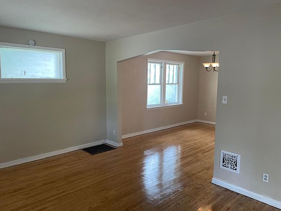 2nd image of 846 McLaran Ave