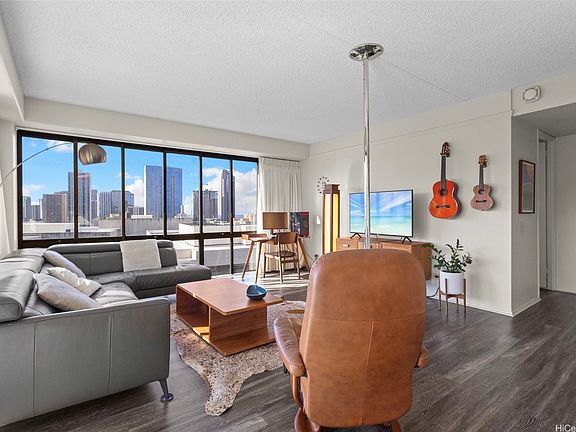4th image of 700 Richards St APT 1206