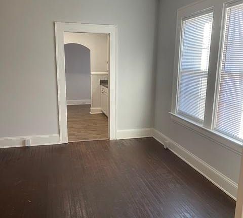 3rd image of 533 Park Pl #B