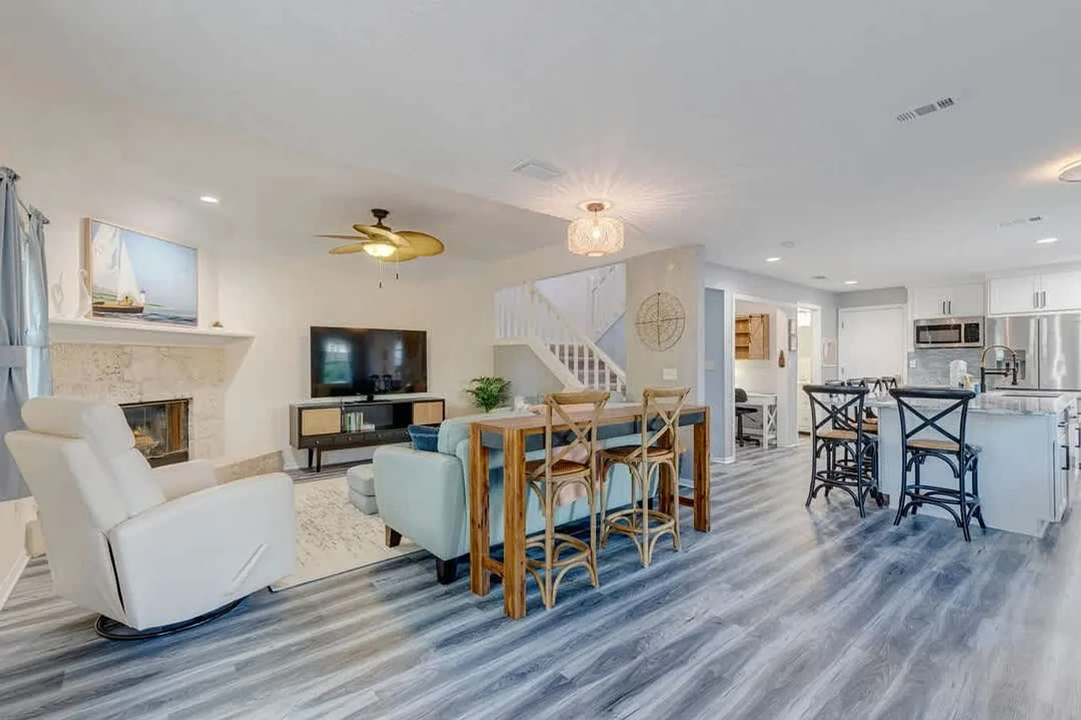 3 bed, 3.0 bath, 2023 sqft, $5,067 — Photo 3