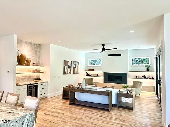 4th image of 1009 Parker St