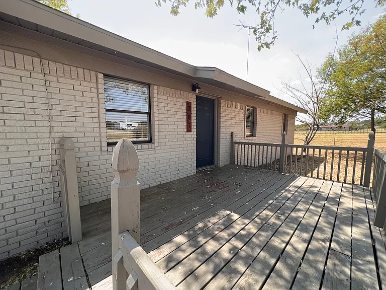 207 County Road 3214 — Photo 4