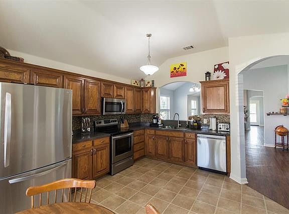 3rd image of 84 Briar Ln