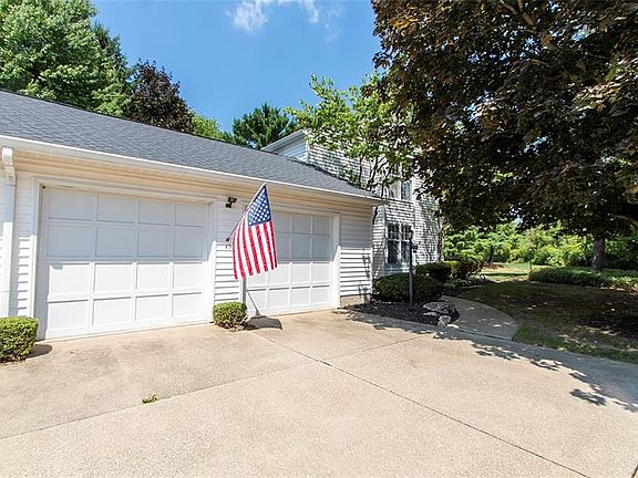 3rd image of 49 Oakwood Dr