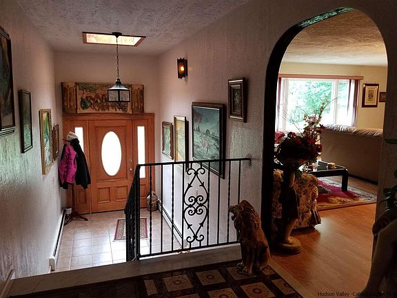 3rd image of 708 Mountain Ave
