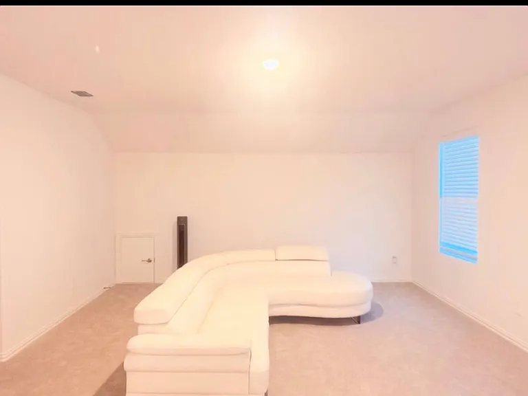 514 Clover Creek Dr — Photo 15
