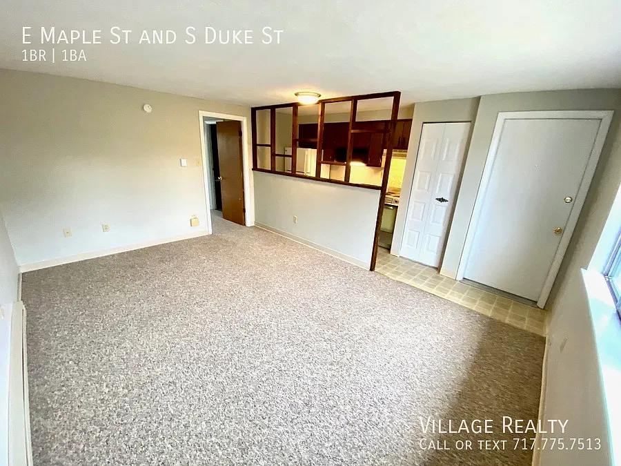 Few steps! Cozy end-unit 1-Bed apartment with balcony! — Photo 3