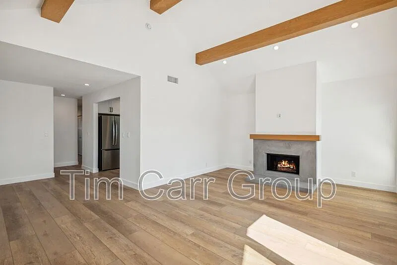 3 bed, 2.0 bath, 1321 sqft, $6,995 — Photo 4