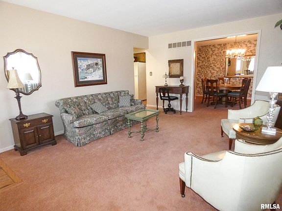 4th image of 613 W Clybourn Ct