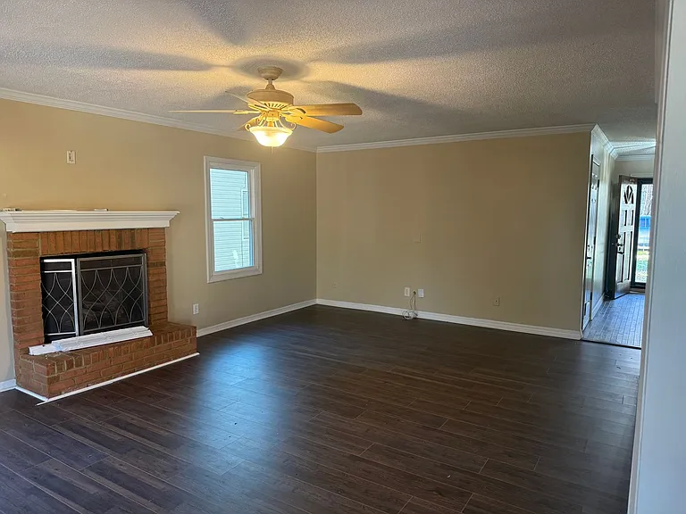 113 Suffolk Dr — Photo 12