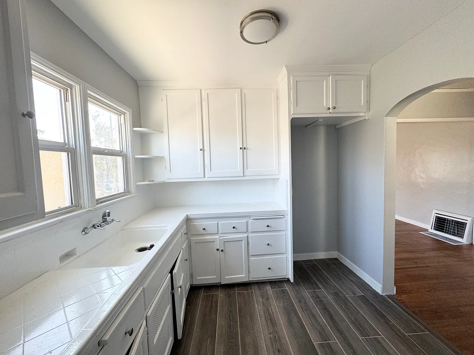 2 bed, 750 sqft, $2,295 — Photo 4
