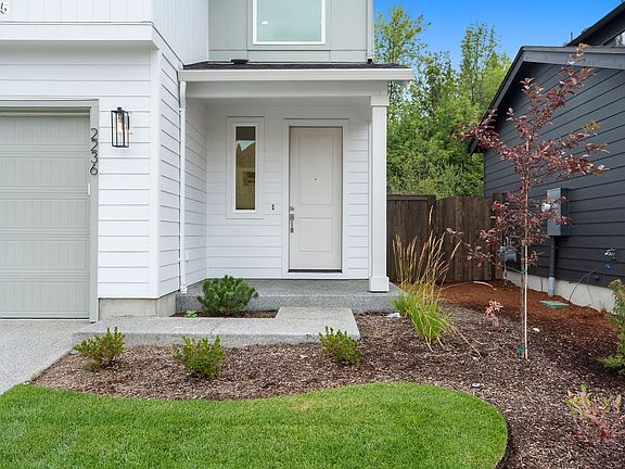 3rd image of 2236 Ash St #21
