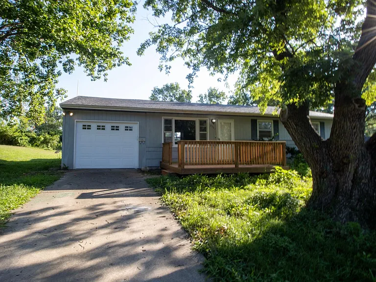 2501 Brookside Ct — Photo 13
