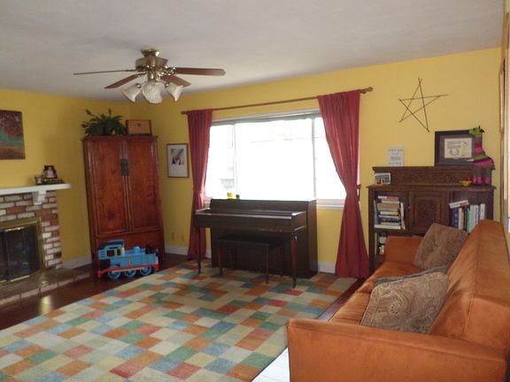 2nd image of 264 Knollwood Dr